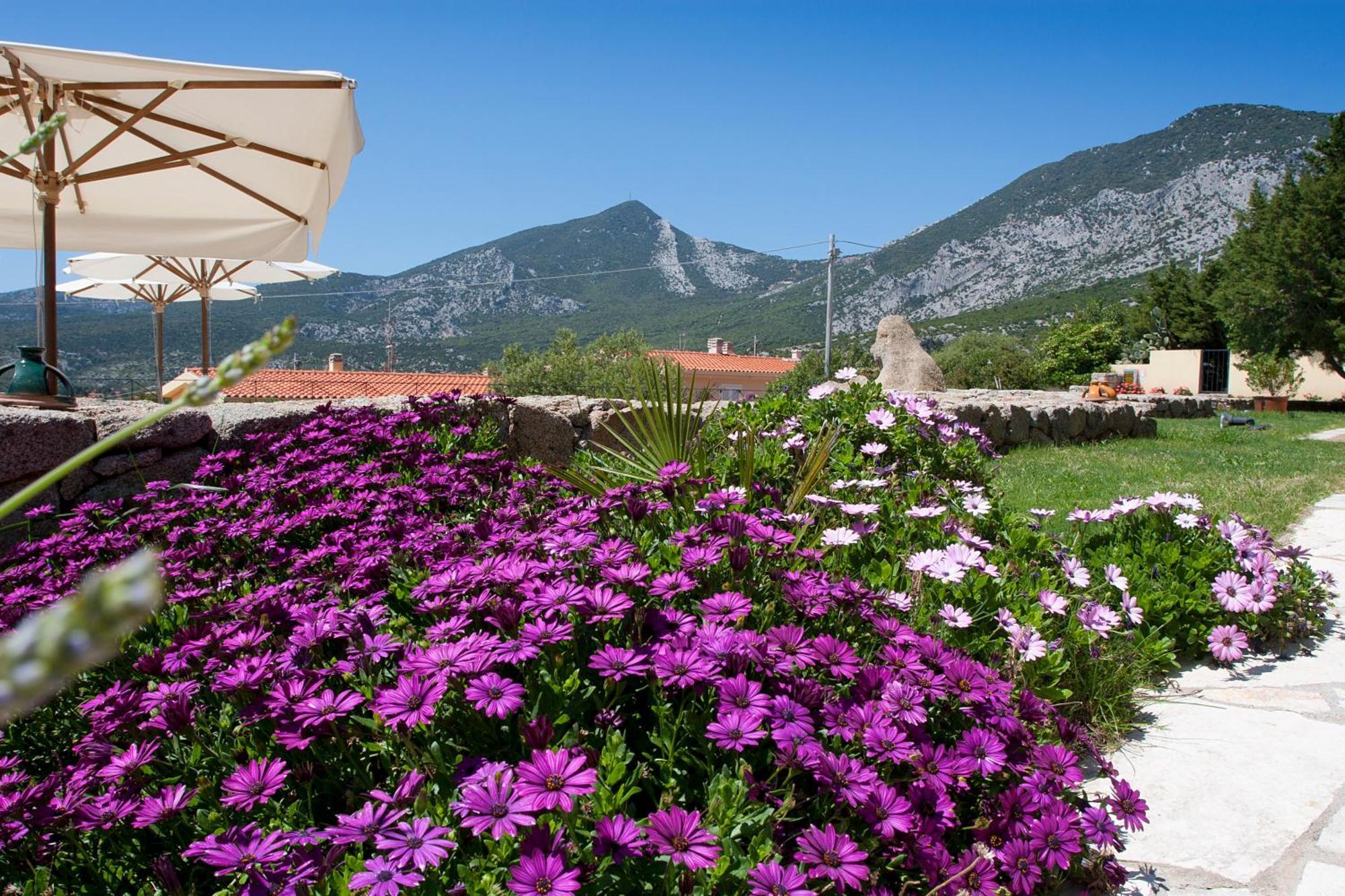 Hotel Villa Gustui Maris Cala Gonone Exterior foto